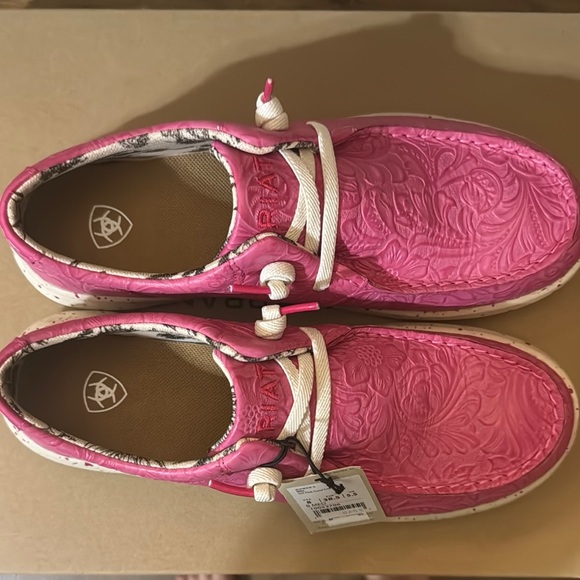Never worn Ariat Pink Embossed Sneakers - Picture 2 of 6